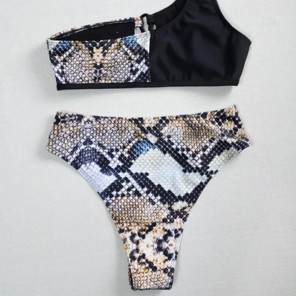 Snakeskin Cut-out One Shoulder Bikini Swimsuit - Brand new, never worn! 🖤🤍